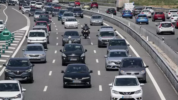 Retenciones de varios kilómetros en la carretera de la Avanzada por dos accidentes de tráfico en Erandio y Leioa