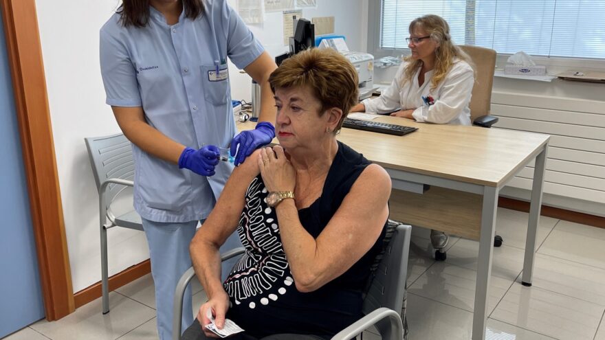 Osakidetza arranca la campaña de vacunación de la gripe y el covid a los grupos de riesgo