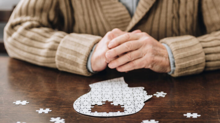 Hablar con afecto mejora la comunicación con personas con Alzheimer