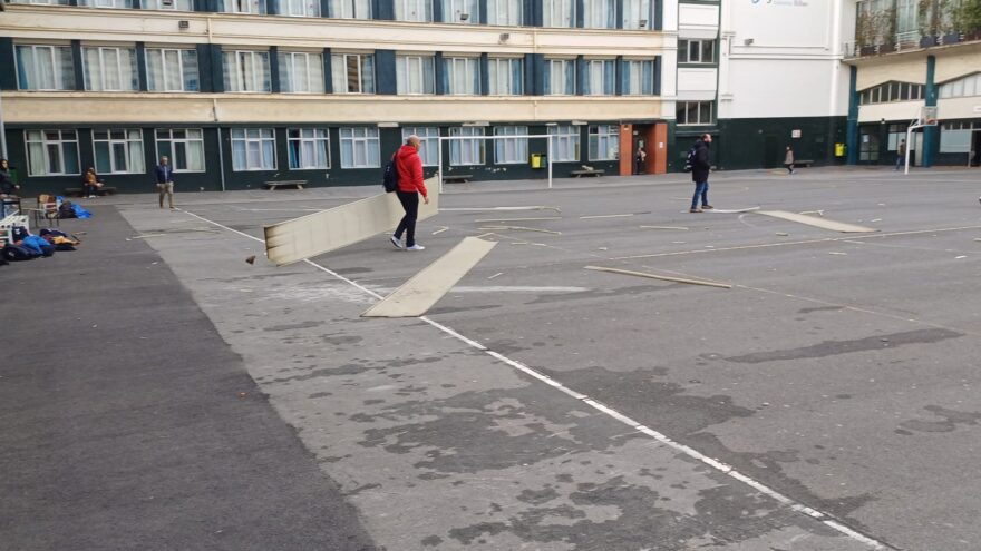 Se desprende parte de la fachada del Colegio Jesuitas