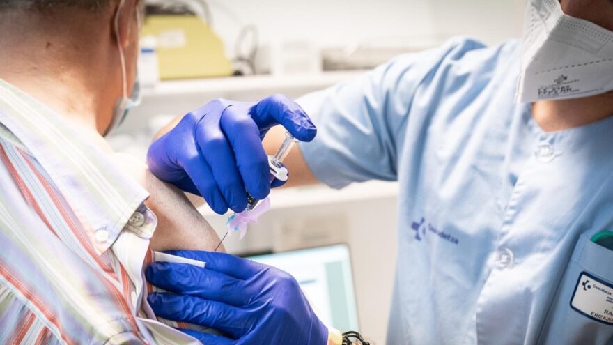 Osakidetza amplía a toda la población la vacunación frente a la gripe