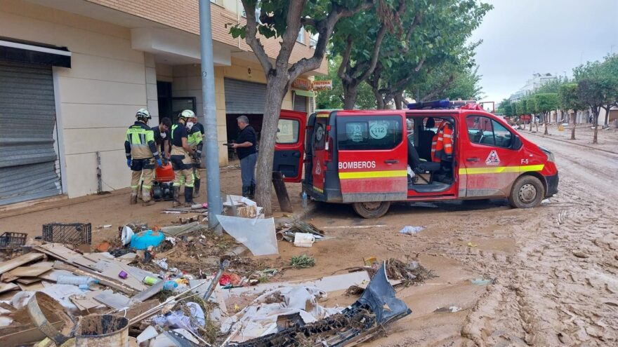 Los bomberos de Bizkaia comienzan a trabajar en Valencia