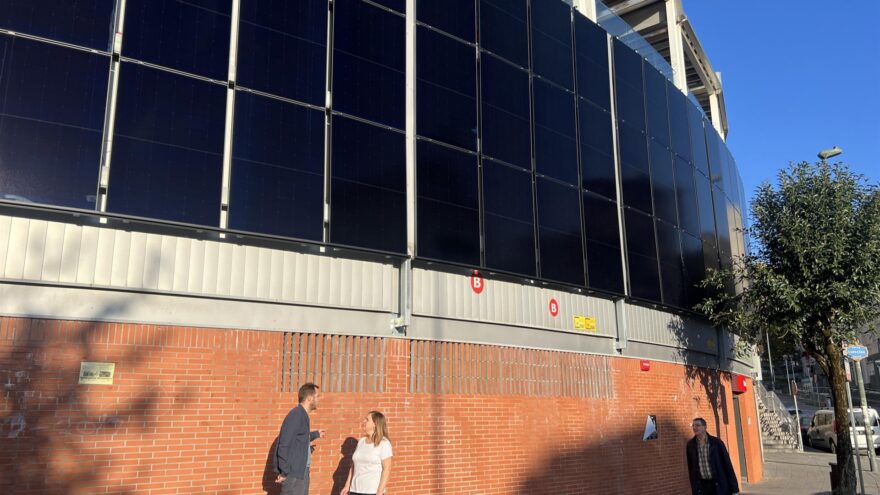 El mercado de Otxarkoaga, el «primero de España» con paneles solares en vertical