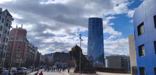 La Agencia Vasca de Meteorología, Euskalmet, prevé para este jueves en Euskadi viento del sureste, con rachas muy fuertes.