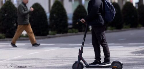 La Ertzaintza investiga si el fallecimiento de un varón en el barrio de Cruces está relacionado con un atropello por parte de un patinete.