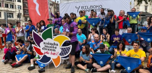 Con este horizonte festivo, las comparsas de Bilbao, Gasteiz y Donostia han lanzado un mensaje claro: las fiestas populares están en peligro.